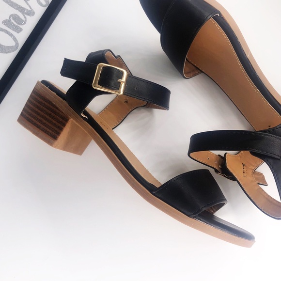 Black Open Toe Sandal with small block heel - Picture 2 of 2